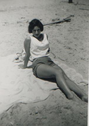 Aunt MC 06011957.jpg (17149 bytes)