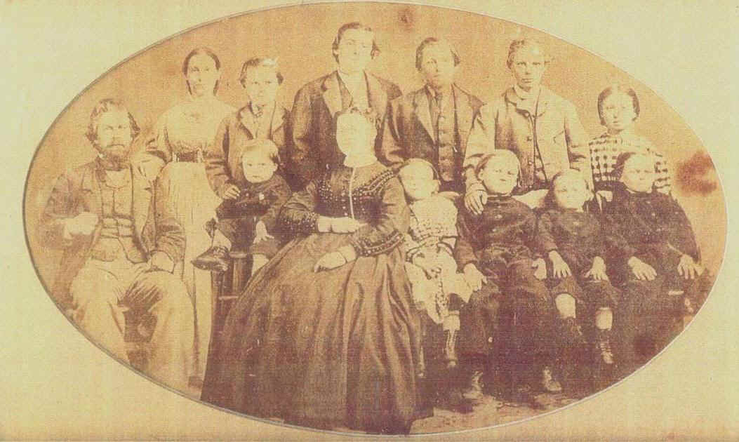 Champion Goldy Family1.jpg (114767 bytes)