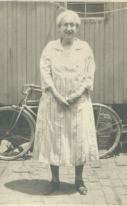 LizzieMay.jpg (174302 bytes)