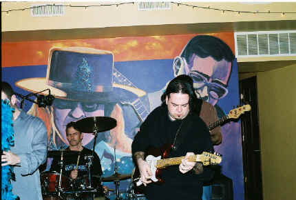 608545-R1-037-17.jpg (163736 bytes)