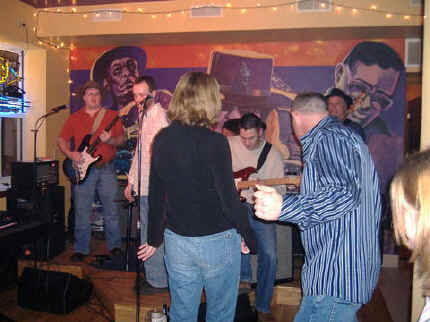 ea83.jpg (36987 bytes)