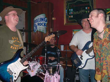 tower_pub_xmas_012pcapparel.jpg (111204 bytes)